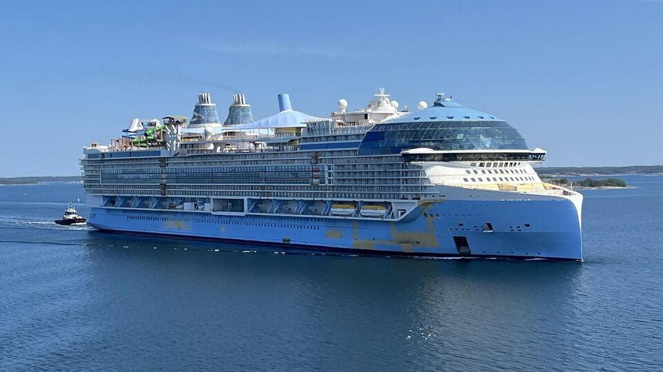 Длина Icon of the seas 365 м, ширина – 50 м