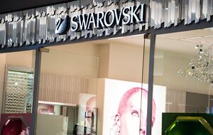 Лопес представила коллаборацию со Swarovski