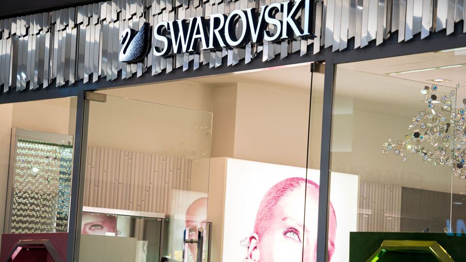 Лопес представила коллаборацию со Swarovski