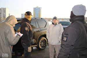 Контррозвідники СБУ затримали підозрюваного в його будинку