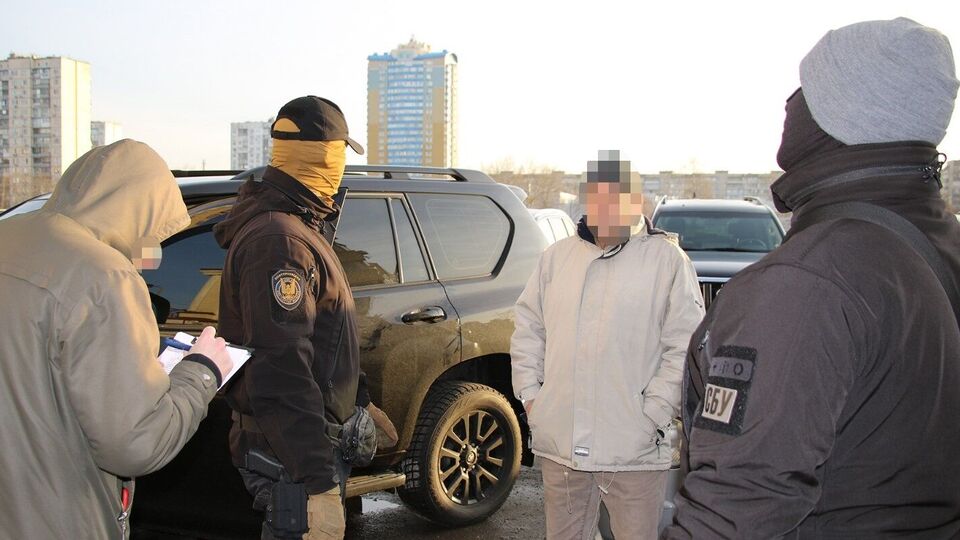 Контррозвідники СБУ затримали підозрюваного в його будинку