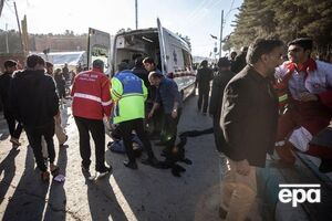 Взрывы прогремели во время процессии возле мечети Сахиб аз-Заман в южном городе Керман, отметили СМИ