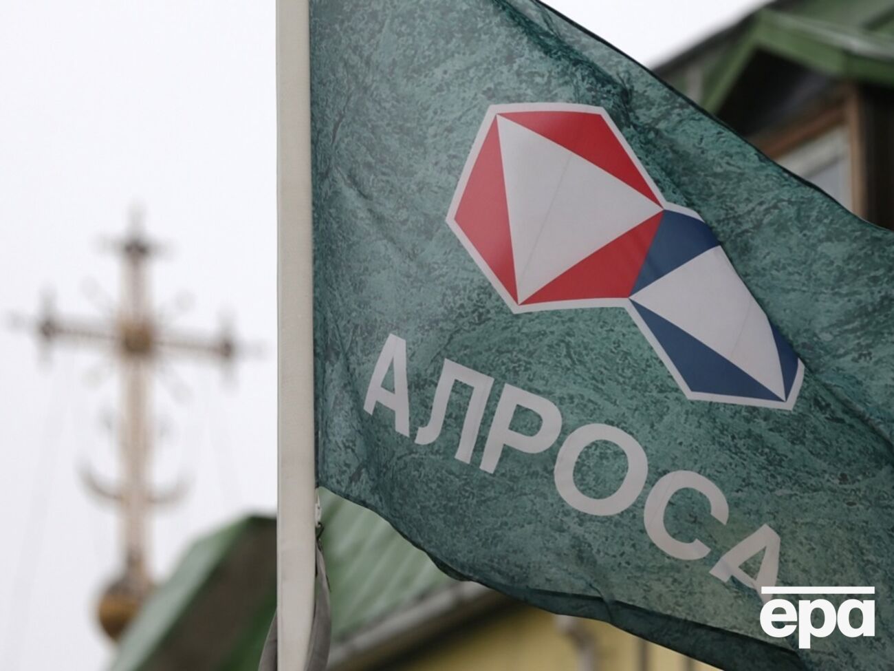 "Алроса" является крупнейшей алмазодобывающей компанией в мире, на нее приходится более 90% всей российской добычи алмазов