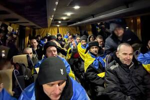 Освобожденных украинцев привезли на автобусах