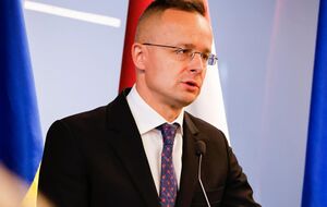 Сийярто отметил, что цель его визита в Ужгород – "возобновление доверия в двусторонних отношениях" между Венгрией и Украиной