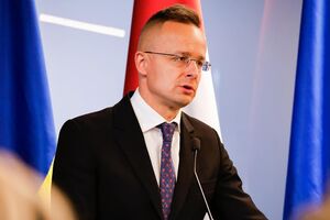 Сийярто отметил, что цель его визита в Ужгород – "возобновление доверия в двусторонних отношениях" между Венгрией и Украиной