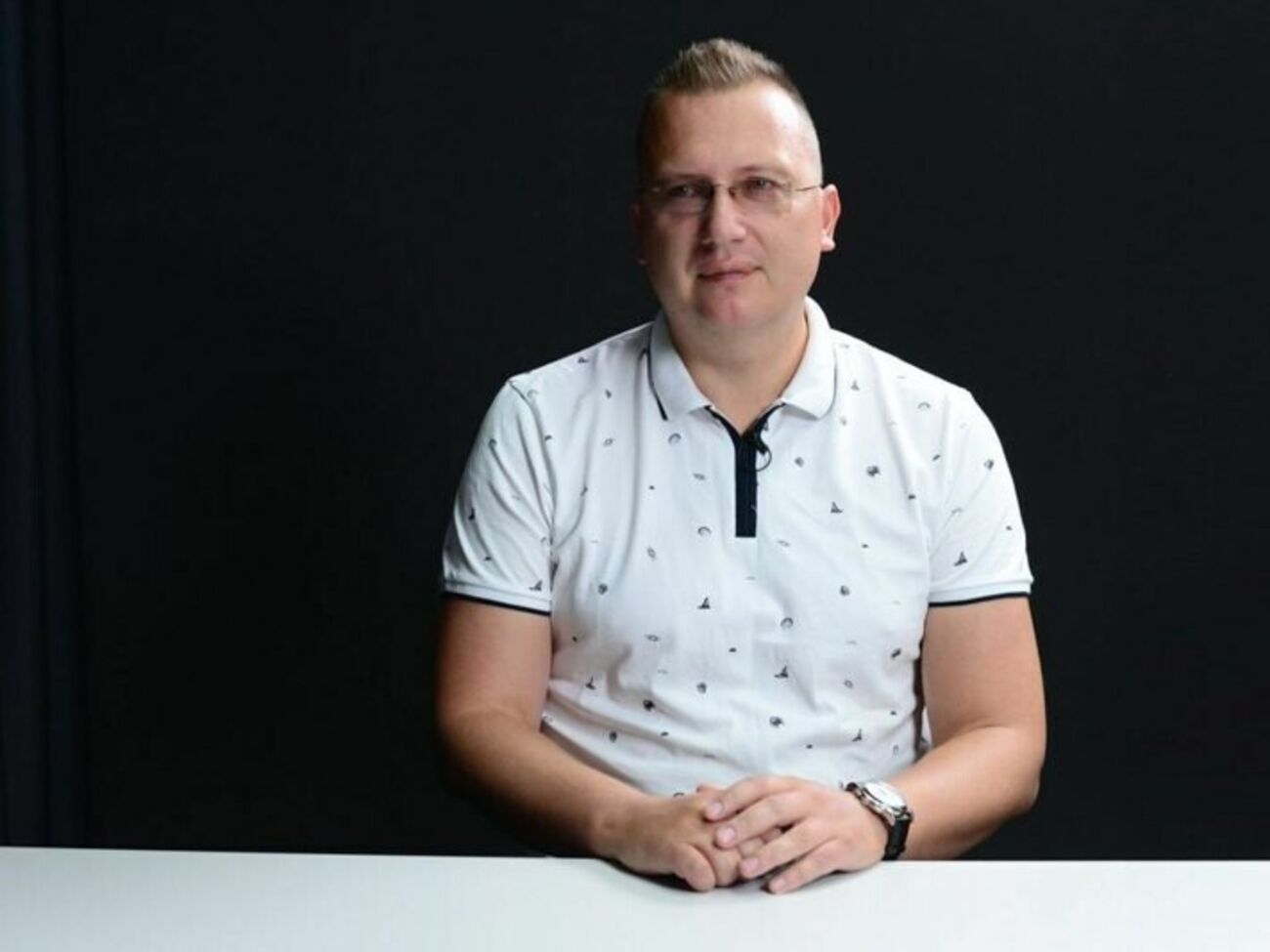 В Україні формується "синдром Апокаліпсису", коли здається, що весь світ руйнується. Насправді світ живе, дістає задоволення, зводить будинки й виховує дітей