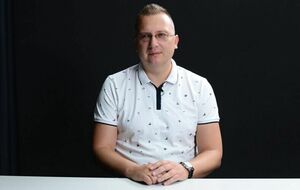 В Україні формується "синдром Апокаліпсису", коли здається, що весь світ руйнується. Насправді світ живе, дістає задоволення, зводить будинки й виховує дітей