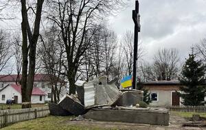 Последний советский памятник во Львовской области был демонтирован в Лопатинской общине