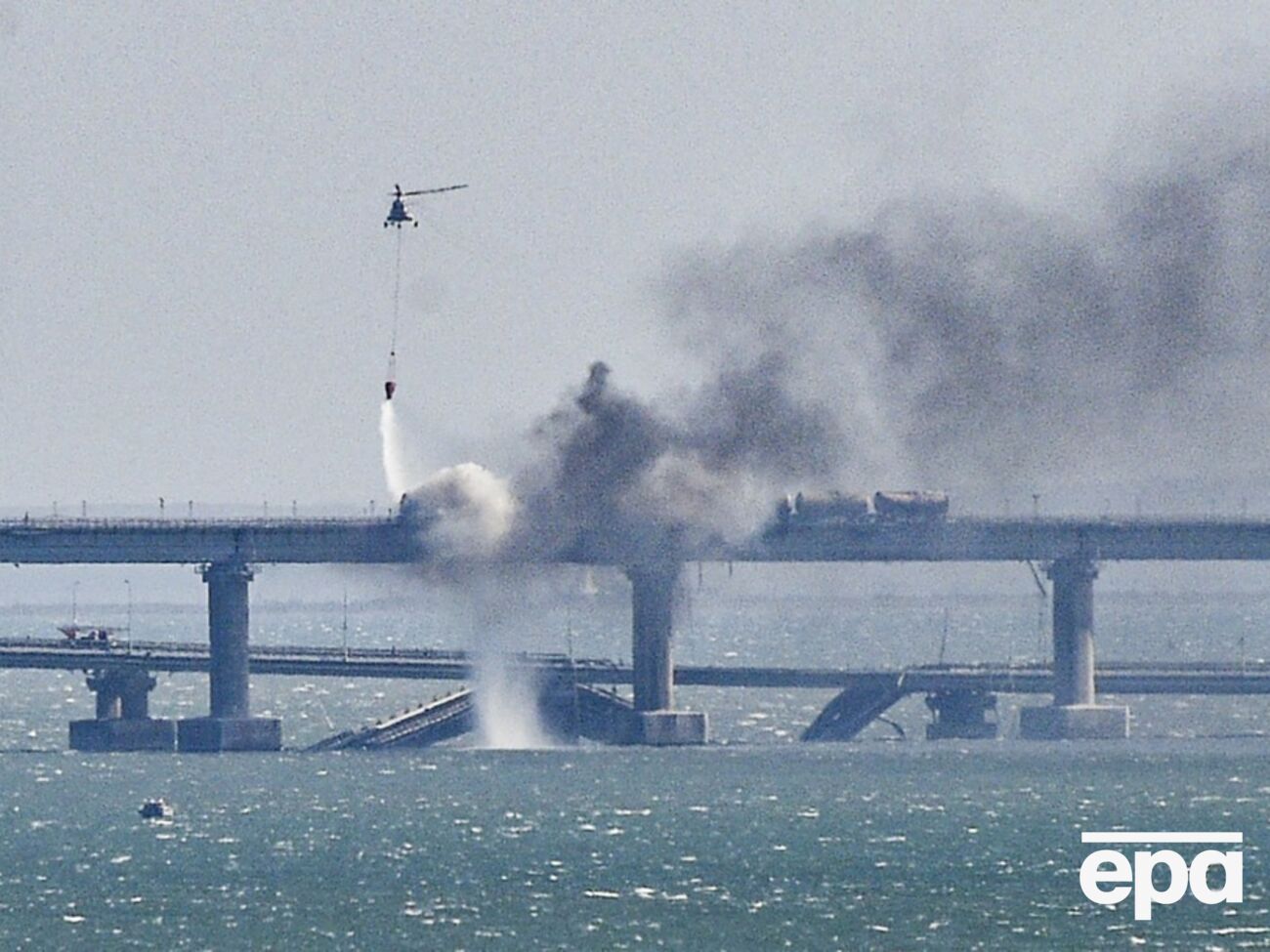 Буданов отметил, что хочет верить, что Крымский мост закончит свое существование в 2024 году