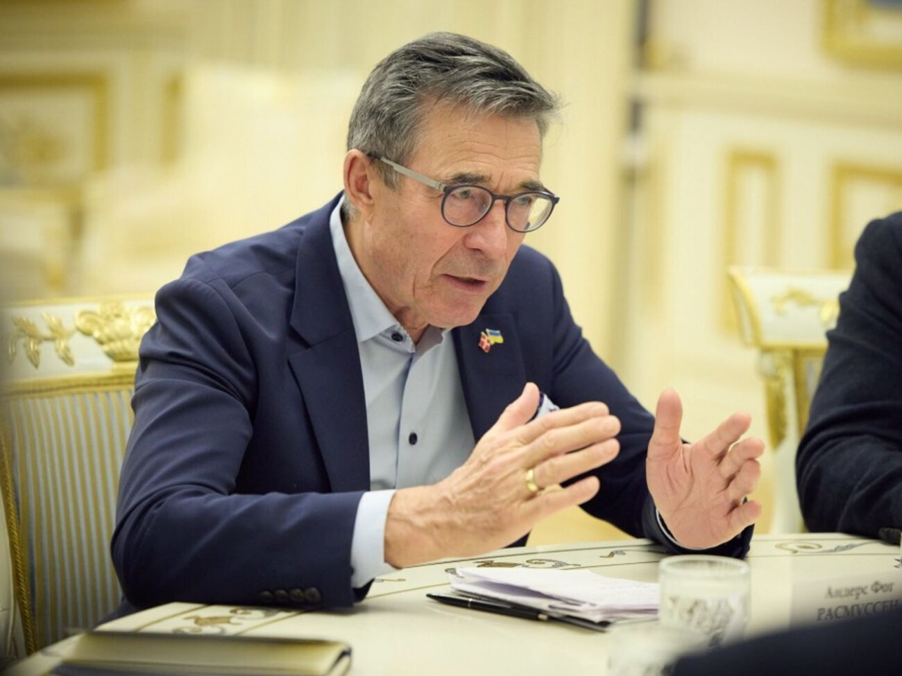 Мнение о том, что пока будет продолжаться война, НАТО не может предоставить приглашение Украине, очень опасно, считает Расмуссен