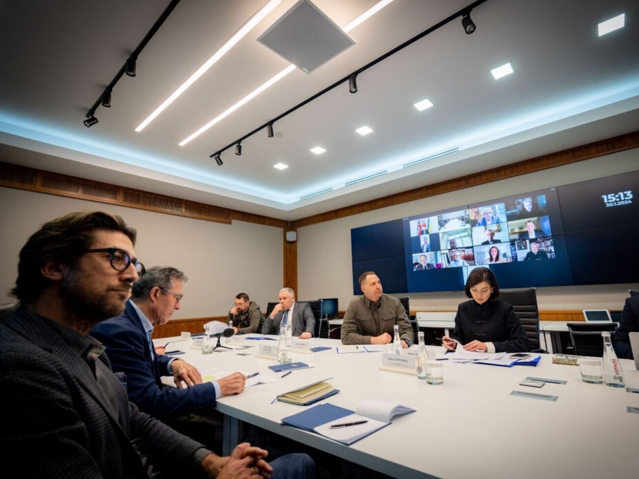 30 січня відбулося перше установче засідання групи, співголовами якої стали Єрмак і Фог Расмуссен, зазначили в ОП