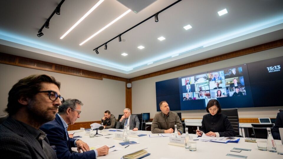 30 січня відбулося перше установче засідання групи, співголовами якої стали Єрмак і Фог Расмуссен, зазначили в ОП