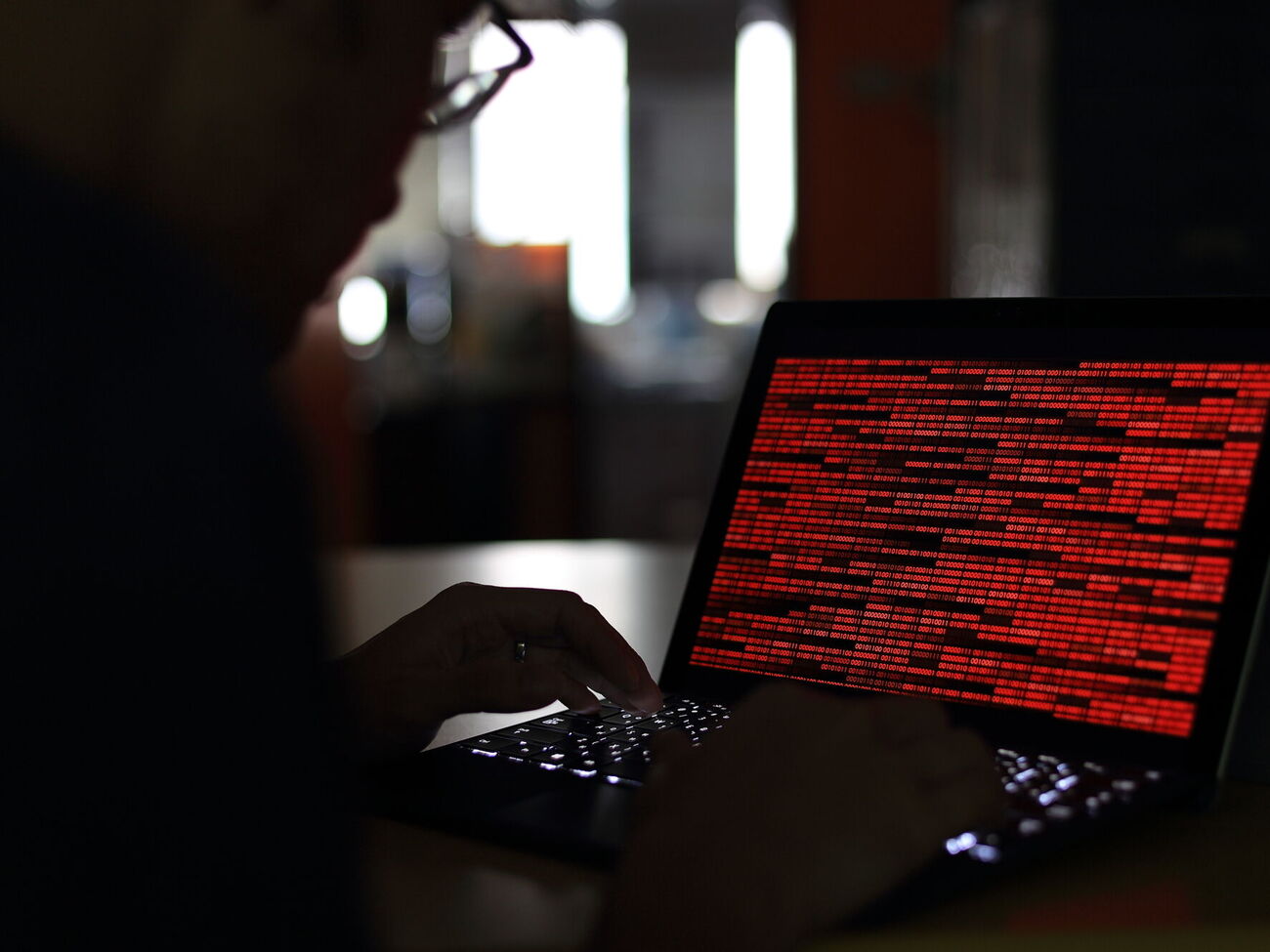 В результате кибератаки прекращен обмен информацией между подразделениями минобороны РФ, которые использовали расположенный в Москве сервер