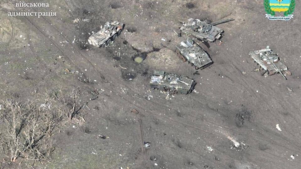 Оккупанты потеряли в одном бою под Марьинкой девять единиц бронетехники, сообщил Генштаб ВСУ