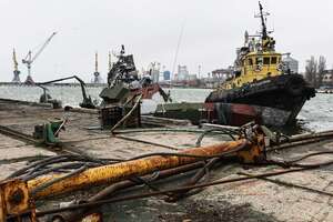 Россия использует Мариуполь для экспорта украденных зерна и металла и для ввоза вооружения