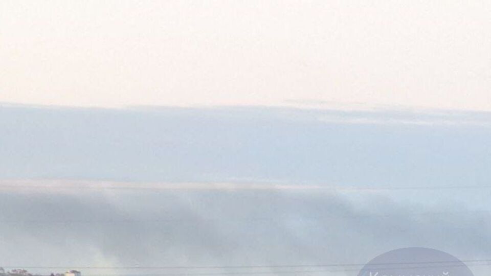 В Севастополе поднялся дым над бухтой