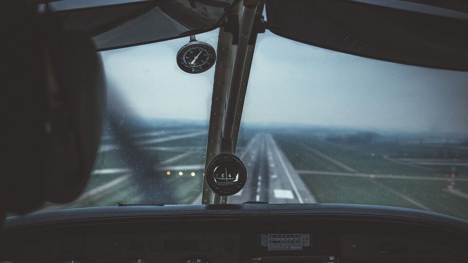 По данным расследователей, комплектующие доставлялись в том числе в российские аэропорты