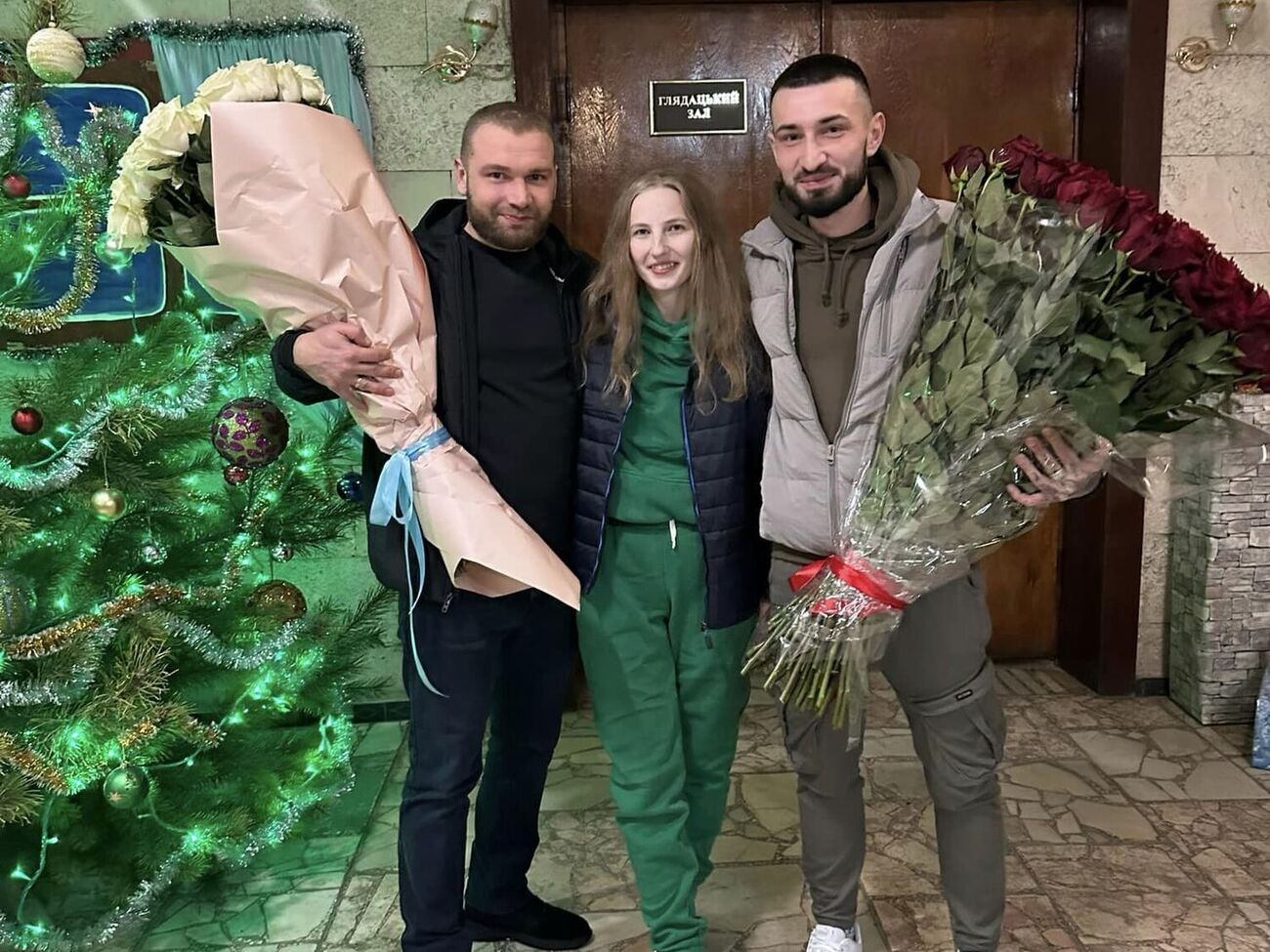 О романтическом событии рассказал командир бригады (на фото слева)