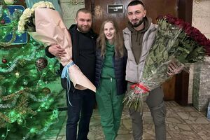 О романтическом событии рассказал командир бригады (на фото слева)