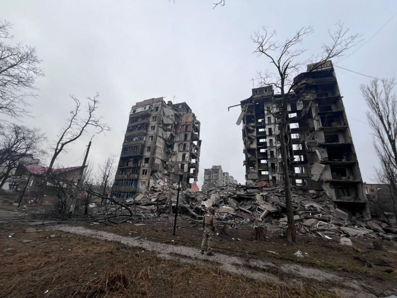 За даними Філашкіна, по Кураховому опівночі загарбники випустили сім ракет С-300