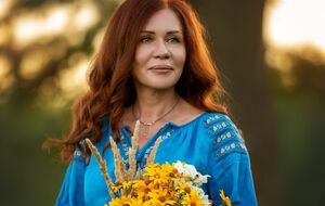 У Харкові під виття сирени посеред проспекту зупинилася пара й цілується – і ніхто їм навіть не посигналив. Друзі, дякую, що нагадали – життя прекрасне