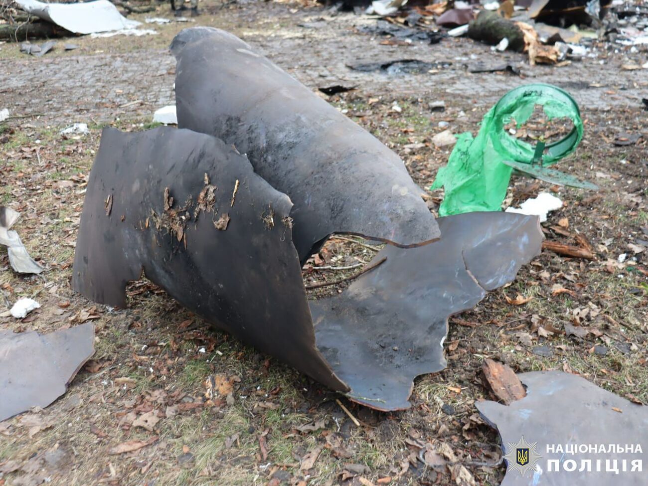 Фахівці проводять дослідження, щоб встановити країну-виробника ракети, якою РФ вдарила по Харкову, зазначили в ОВА