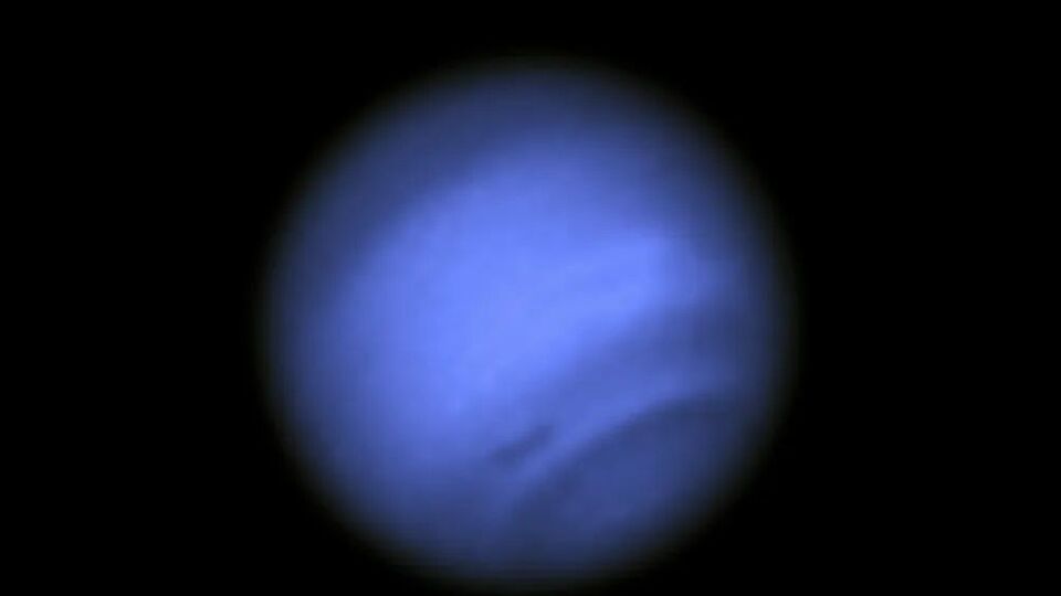 Ученые уточнили цвет планеты Нептун