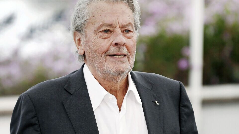 У 2019 році в Алена Делона стався інсульт