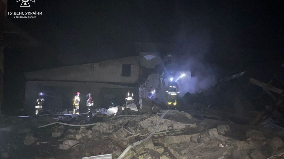 Через російський ракетний удар по Мирнограду виникла пожежа на території одного з вуглевидобувних підприємств, зазначали в ДСНС