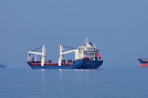 Расследователи идентифицировали судно, груз и компании, которые вместе с россиянами совершают в Украине военные преступления