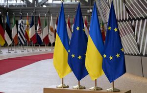 14 декабря Европейский совет принял решение начать переговоры о вступлении Украины в ЕС