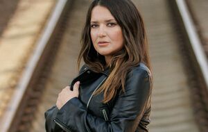 Могилевская призналась, что у нее был период, когда после операции пришлось год ходить с железной спицей в руке