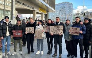 Семьи пленных защитников Мариуполя проводят акции в их поддержку