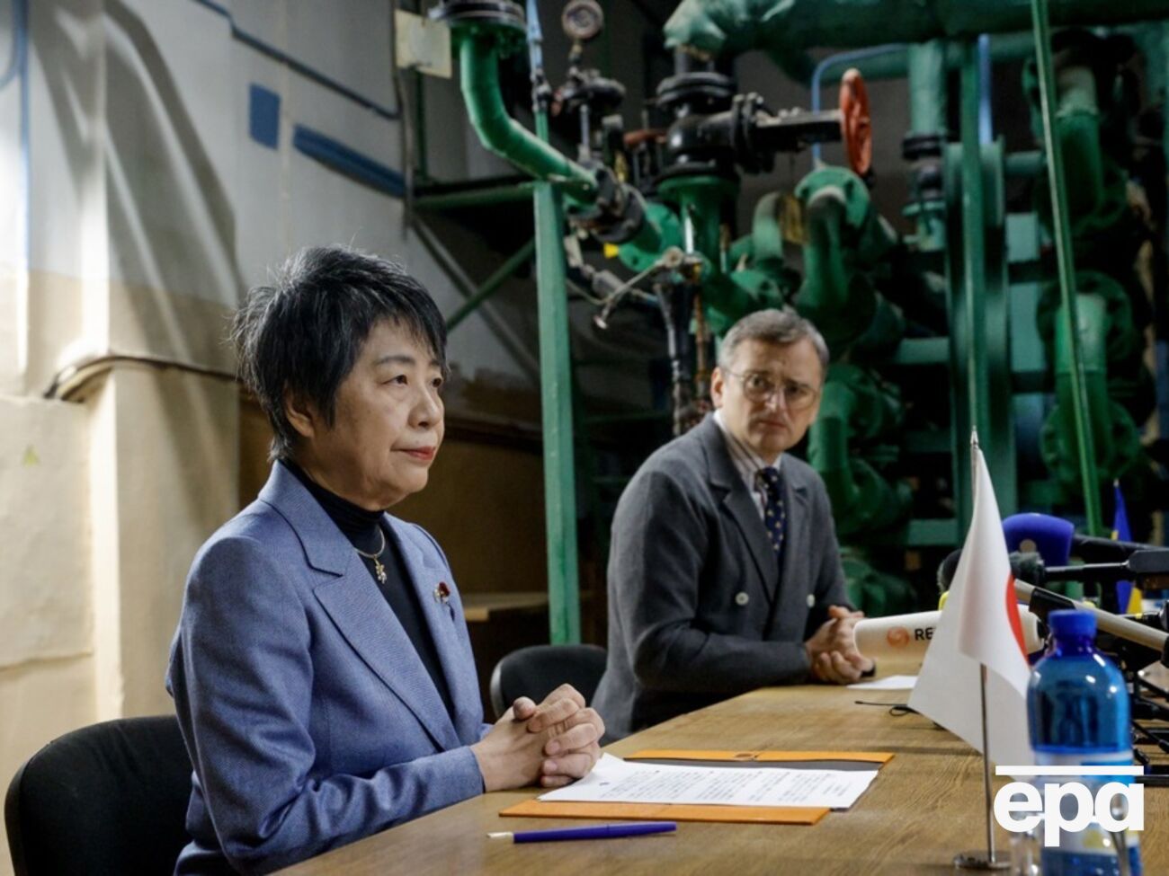 Главы МИД Украины и Японии дали пресс-конференцию в укрытии