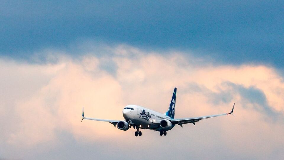 После инцидента с самолетом Alaska Airlines в США временно приостановили эксплуатацию Boeing 737 MAX 9