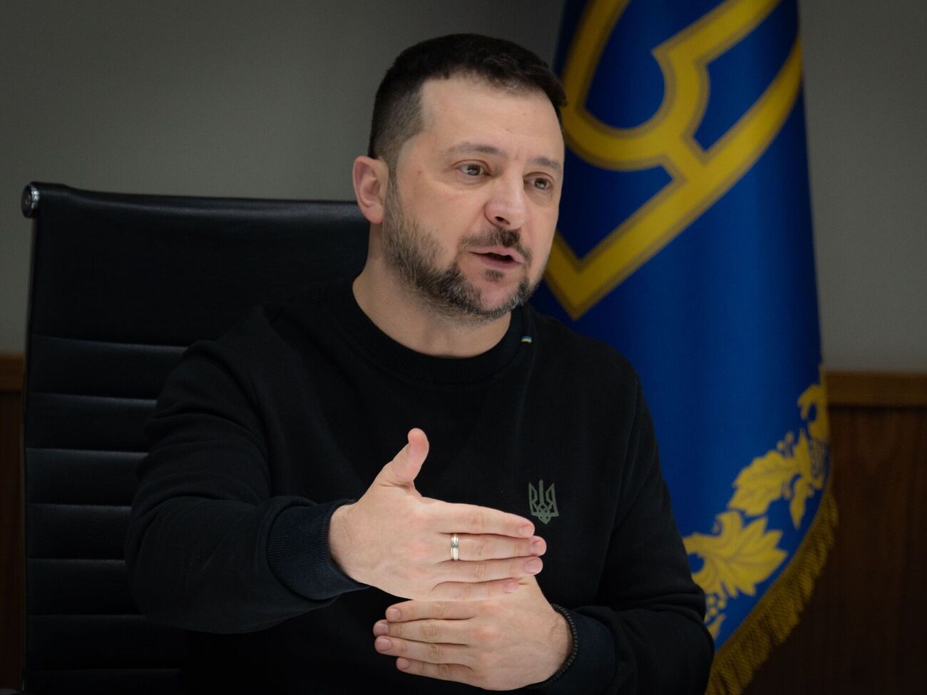 Украине не хватает систем ПВО как на поле боя, так и для защиты украинских городов, отметил Зеленский