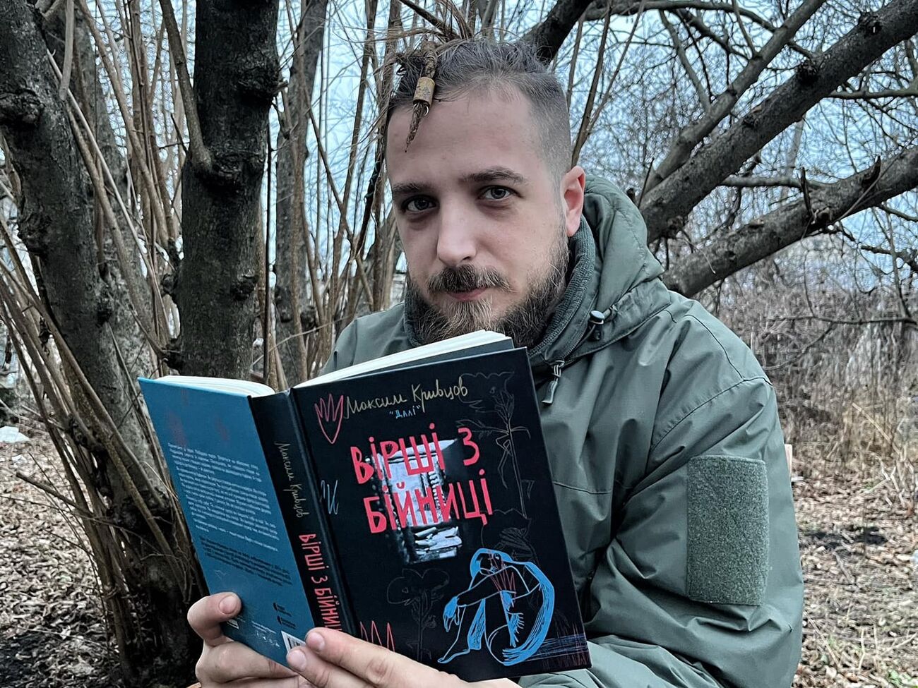 Кривцов был участником Революции достоинства, в 2014 году пошел на фронт добровольцем