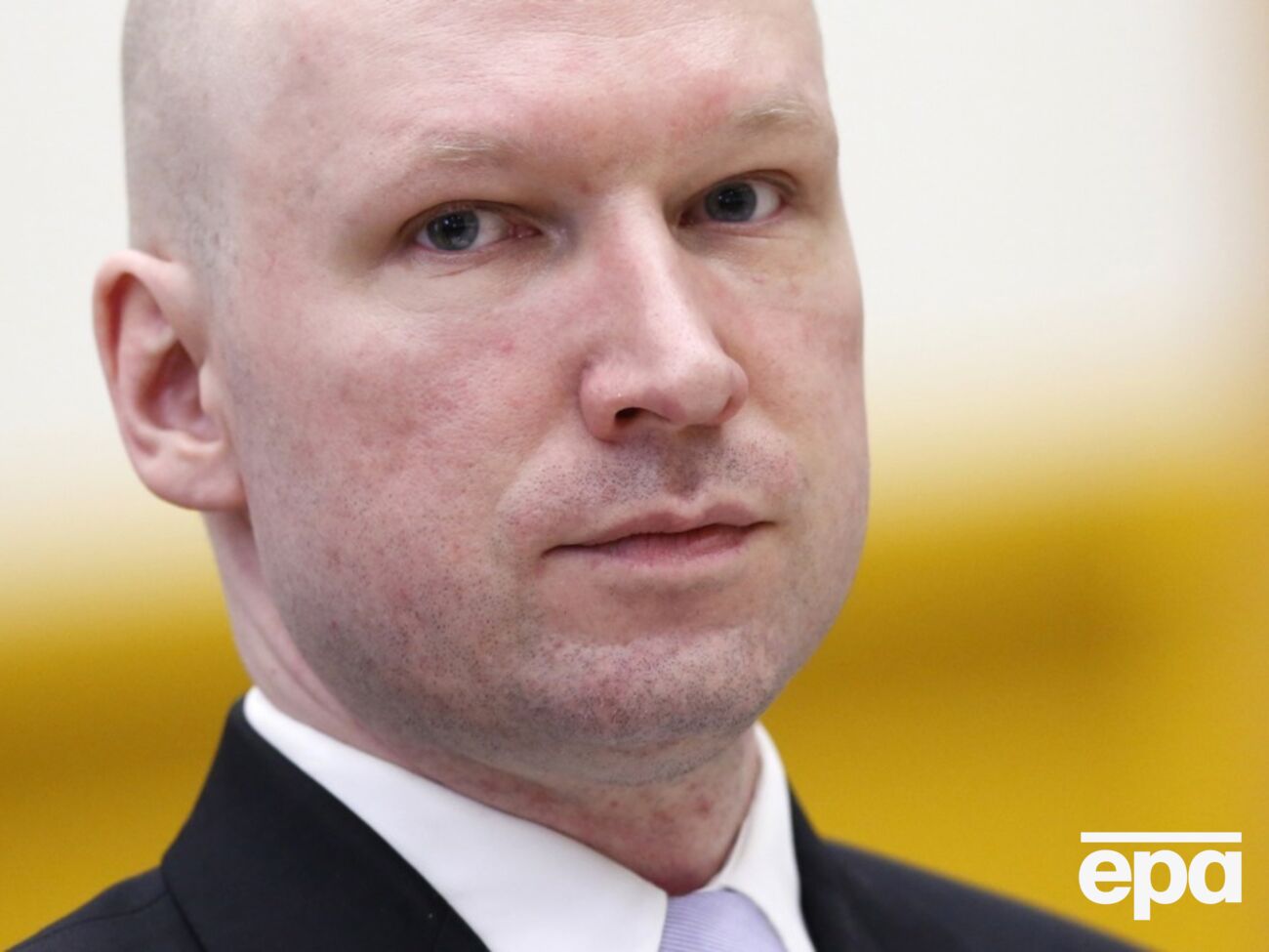 Брейвик утверждает, что его одиночное заключение приравнивается к "бесчеловечному обращению"