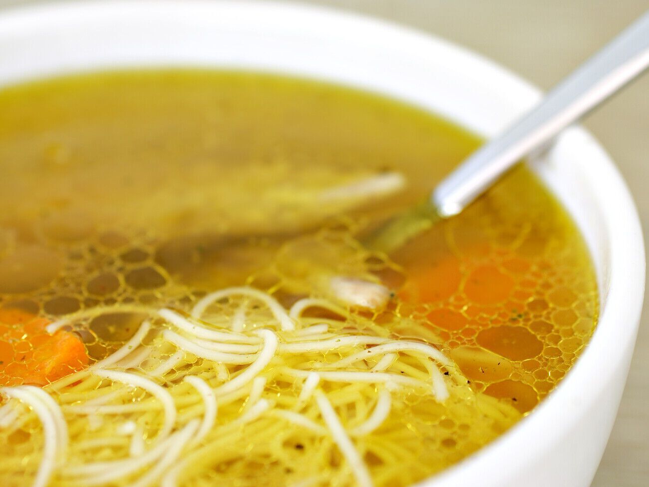 Горова порадила додавати в бульйон яєчну суміш із лимоном