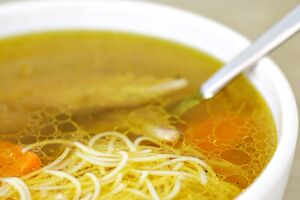 Горова порадила додавати в бульйон яєчну суміш із лимоном