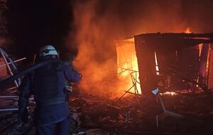 В Хмельницкой области спасатели погасили пожар после российского прилета