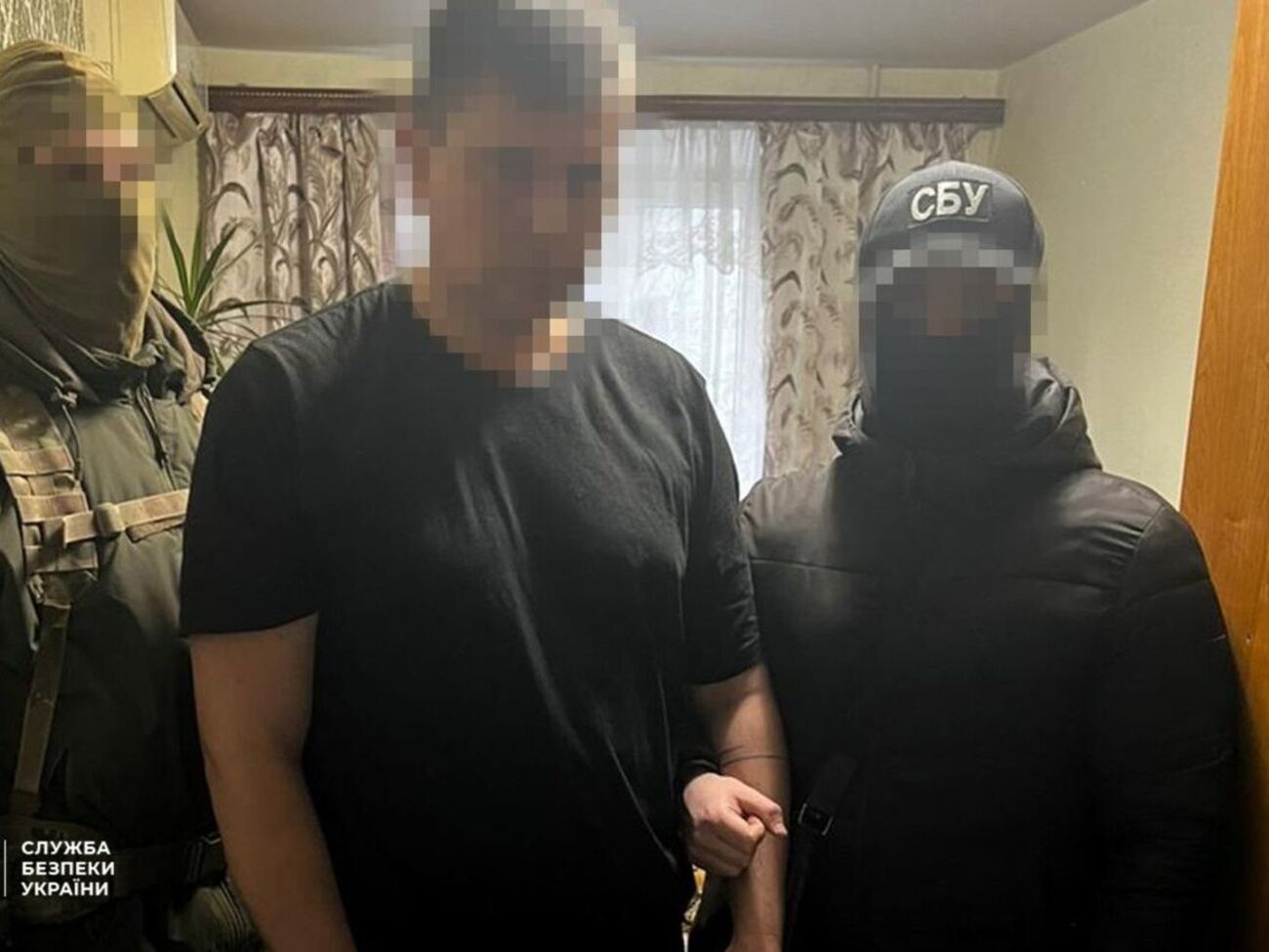 Співробітники СБУ затримали фігуранта у власному домі