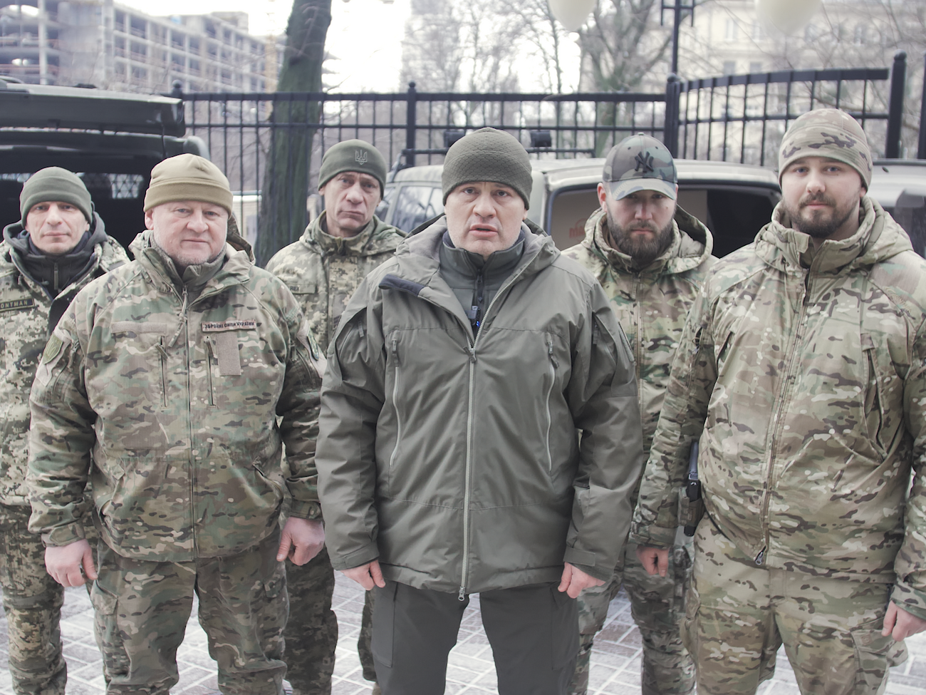 "Українська команда" передала 1 тис. індивідуальних наборів для обігріву бійцям 130-го й 204-го батальйонів тероборони Києва