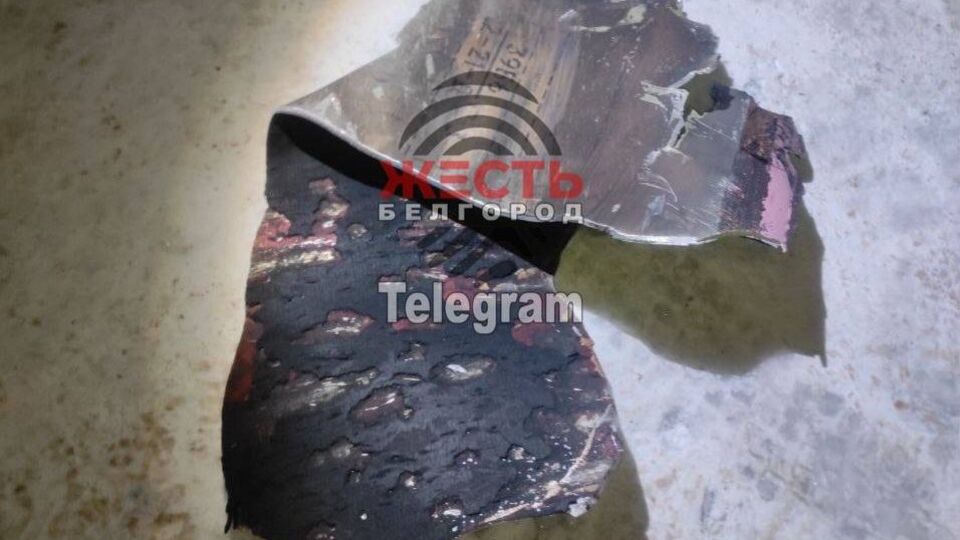 В Белгороде после взрывов на улицах лежат осколки