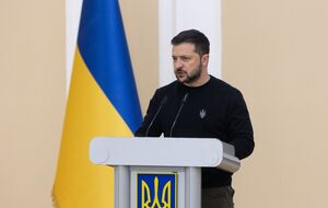 Зеленский с весны 2022 года заявлял, что пока НАТО не предлагает Украине членства, стране необходимы другие международные гарантии безопасности