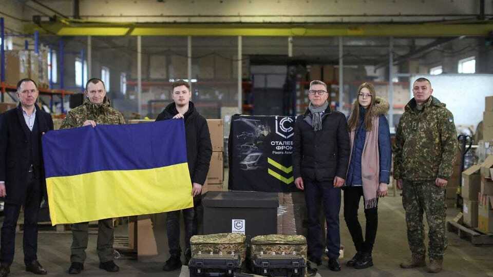 Студенты имели возможность лично вручить технику защитникам Украины