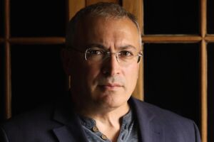 У 2013 році Ходорковський покинув Росію і живе у Великобританії