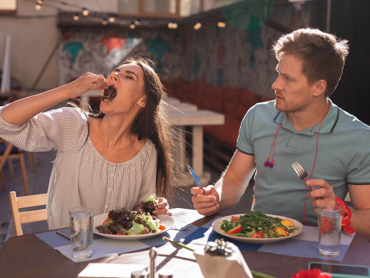 Ковбасні вироби, за словами експерта, сприяють появі зайвої ваги