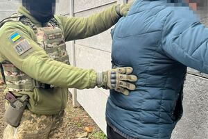 За даними СБУ, в затриманого вилучили мобільний телефон, який він використовував у розвідувально-підривній діяльності на користь РФ
